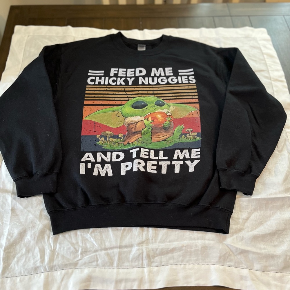 Guildan crewneck sweatshirt mandalorian size M